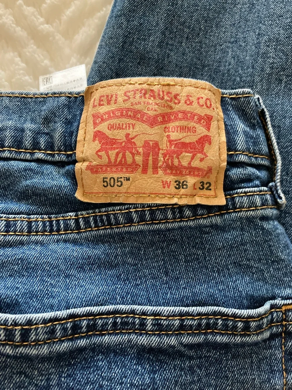 Levi's Straight Leg Men's Jeans in Denim Blue